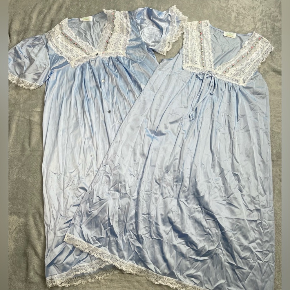 Vintage Dressing Gown Robe Cottagecore Small Pinehurst Lingerie Silky Nylon Blue